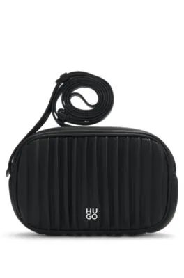 Bolso de bandolera de piel sintética con logo apilado
