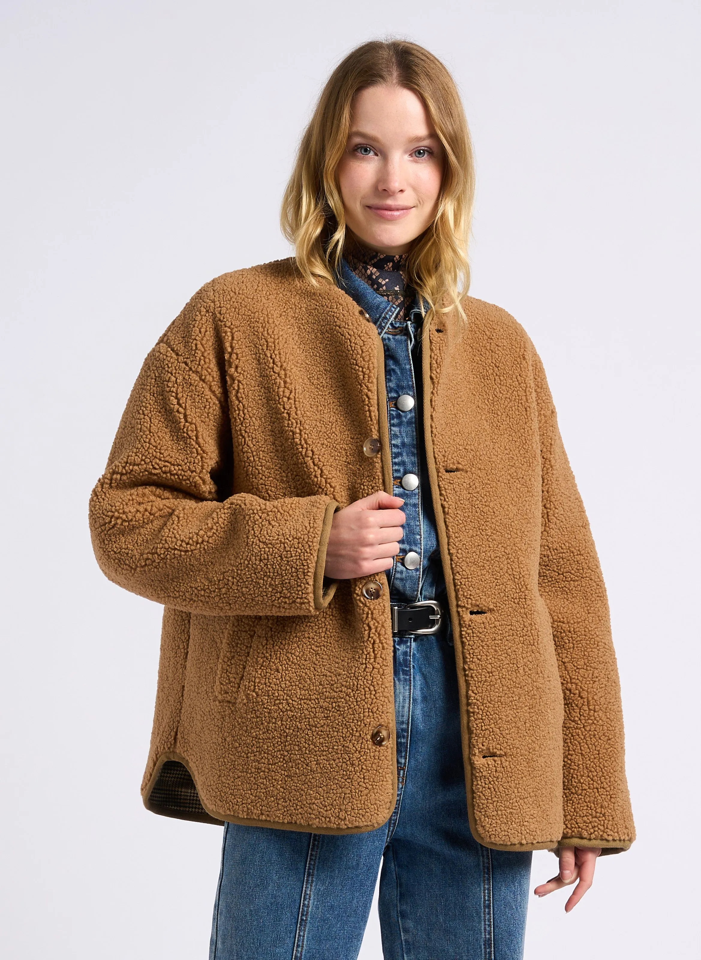 ELIJAH  CHAQUETA CUELLO REDONDO DE SHERPA EN MARRON